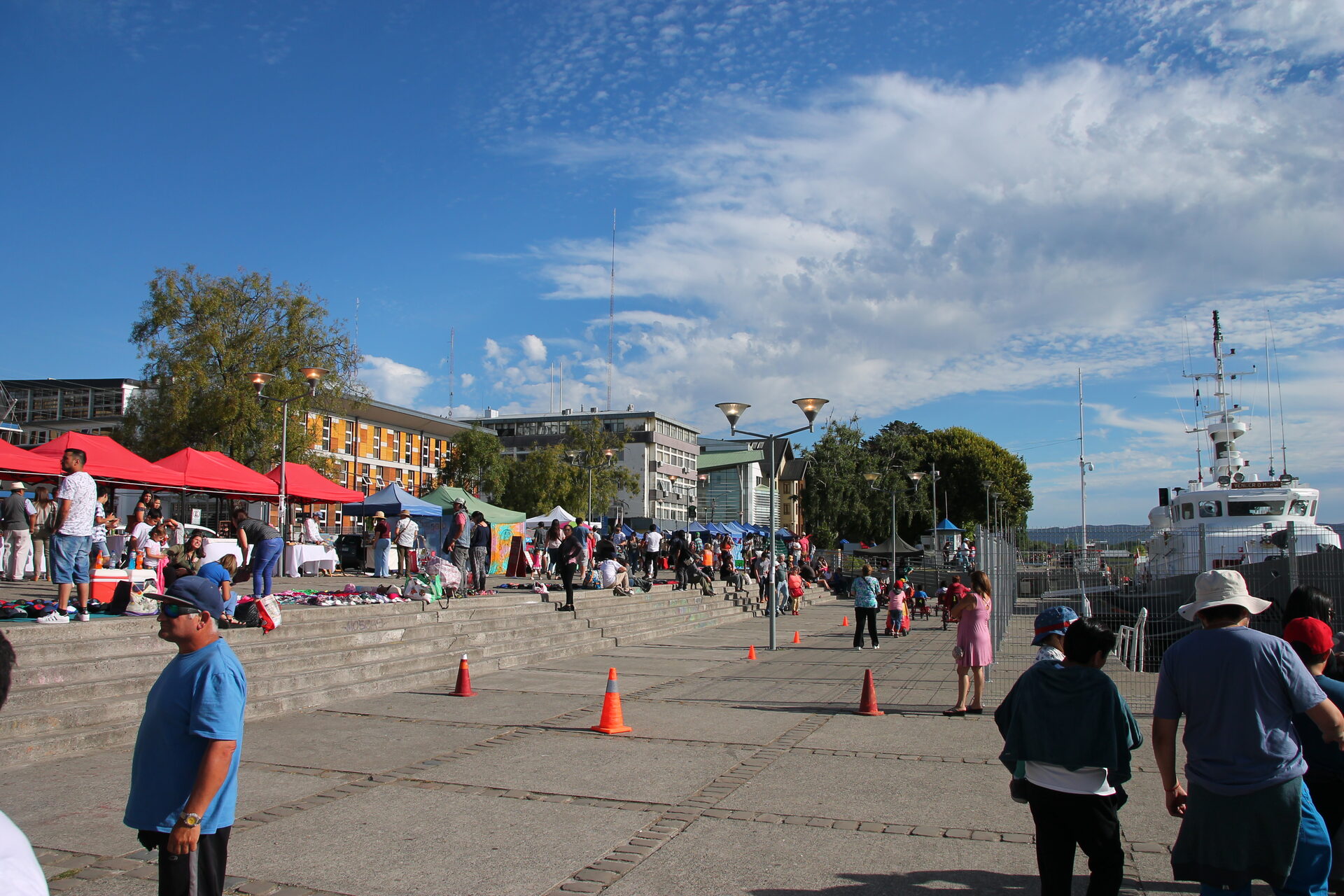 Valdivia — Costanera Arturo Prat sobre el Río Calle-Calle